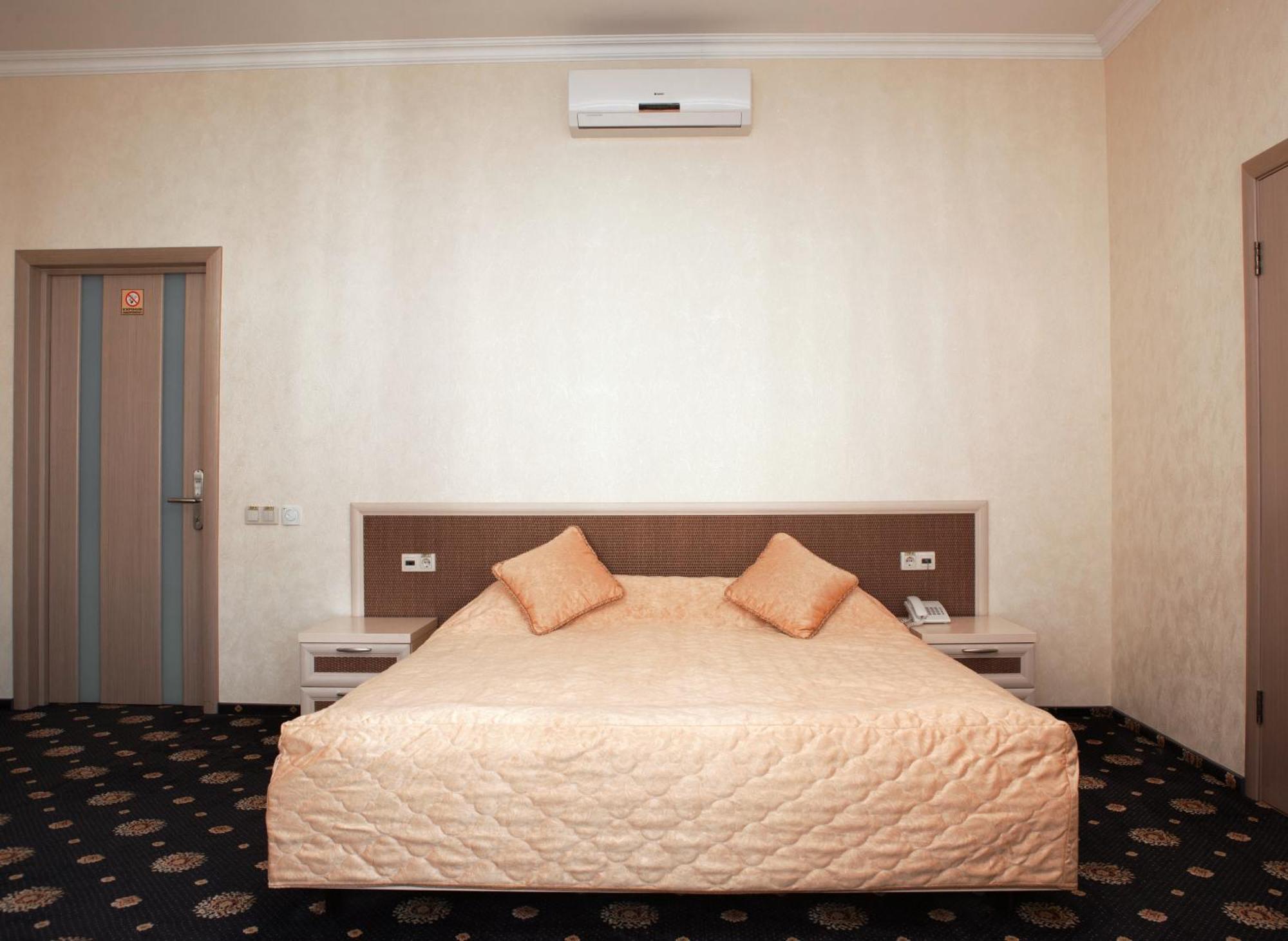 Gonchar Hotel Kiev Oda fotoğraf