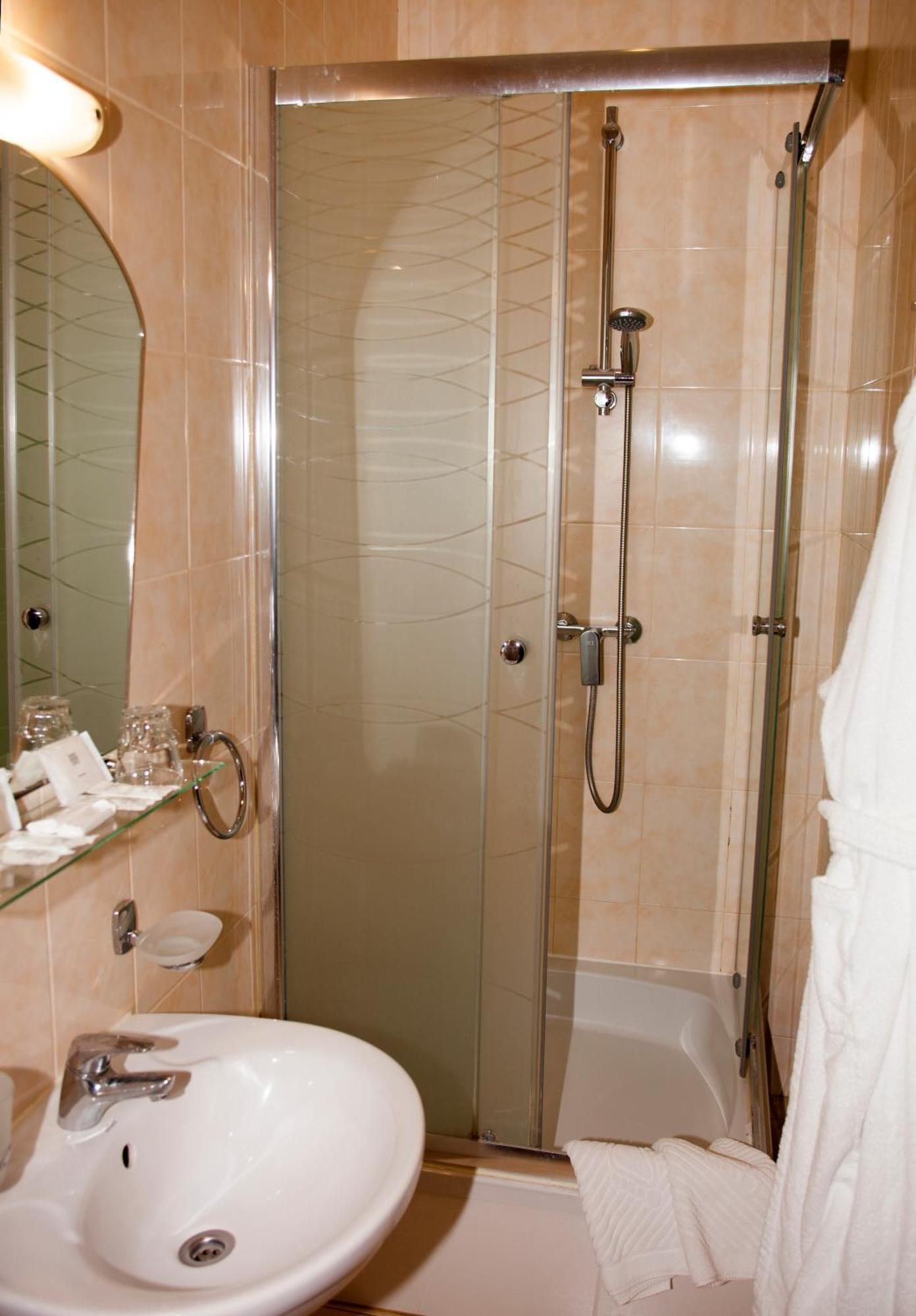 Gonchar Hotel Kiev Oda fotoğraf